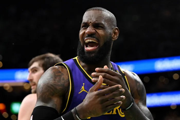 NBA-直播荣耀与抉择：勒布朗·詹姆斯的休赛期独白与未来之路